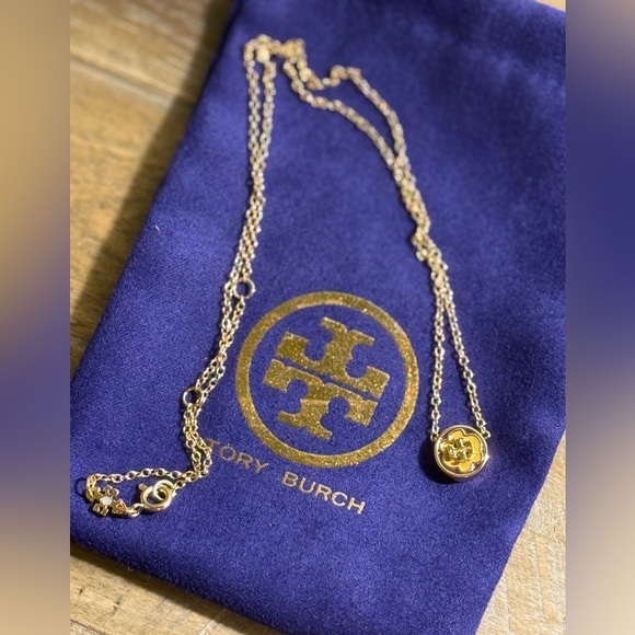 NWOT Tory burch Elegant Gold Pendant Necklace - Picture 5 of 5